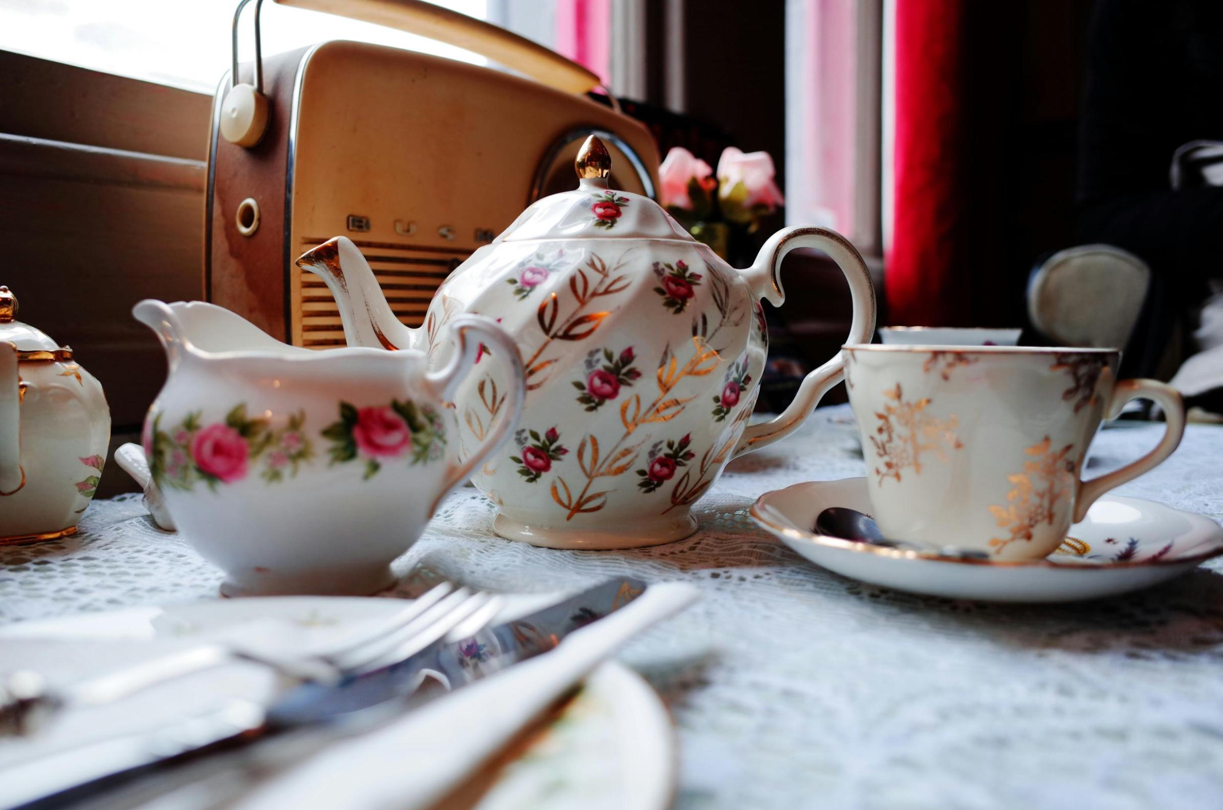 tea-cups-and-a-radio